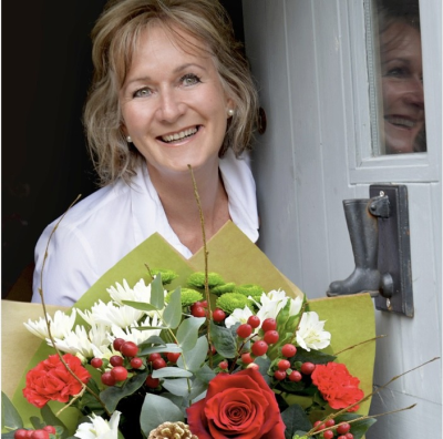 Florist Choice Christmas Hand Tied Bouquet - Let our experienced florist choose a beautiful selection of Christmas flowers & foliage. Hand tied and presented in a gift box of water.